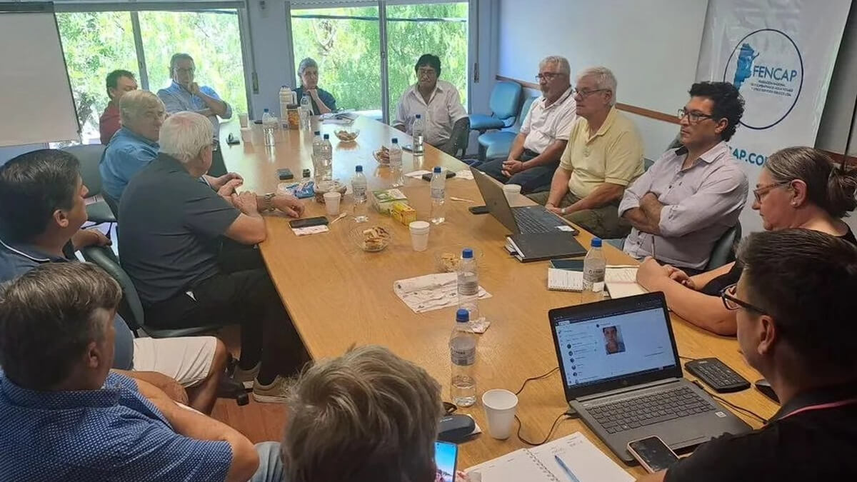 Reunión del Consejo de FENCAP en El Trébol con la participación de directivos de la Cooperativa de Provisión de Servicios Públicos de Romang Ltda.