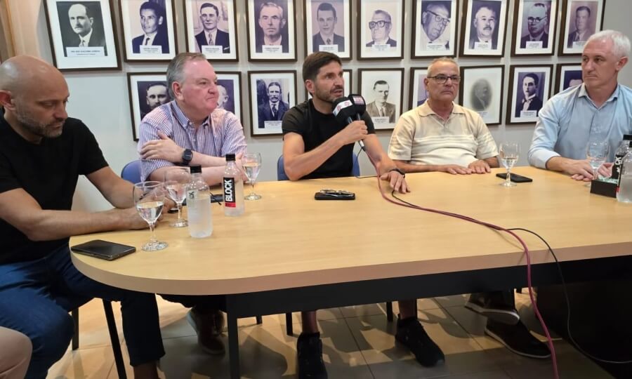 Conferencia del gobernador Pullaro, senador Michlig, ministro Puccini y presidente comunal Sánchez