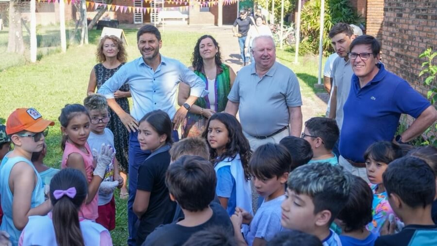José Goity junto al gobernador Maximiliano Pullaro en recorrido por las Escuelas de Verano 2026