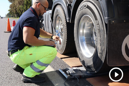 Control vial a camiones en rutas de Santa Fe para verificar exceso de carga y peso permitido