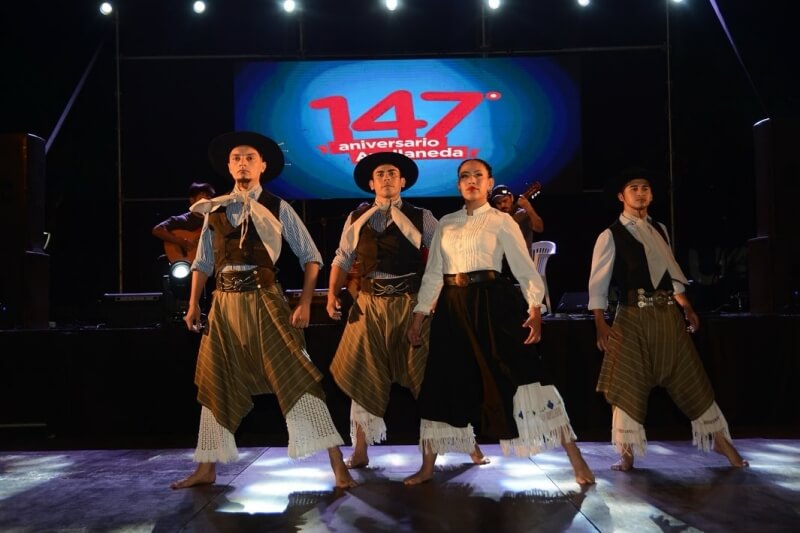 Agrupación de Malambo de Avellaneda actuando en la fiesta por el aniversario de la ciudad