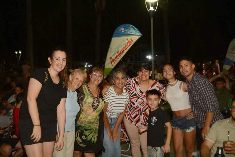 La familia avellanedense se sumó a la fiesta que se realizó el domingo en la plaza central