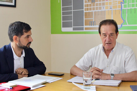 El intendente Iván Sánchez reunido con el senador Orfilio Marcón en la Municipalidad de Las Toscas