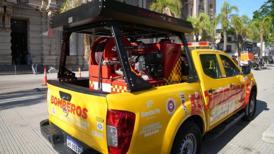 Camioneta entregada a Bomberos Voluntarios como parte del plan de fortalecimiento provincial