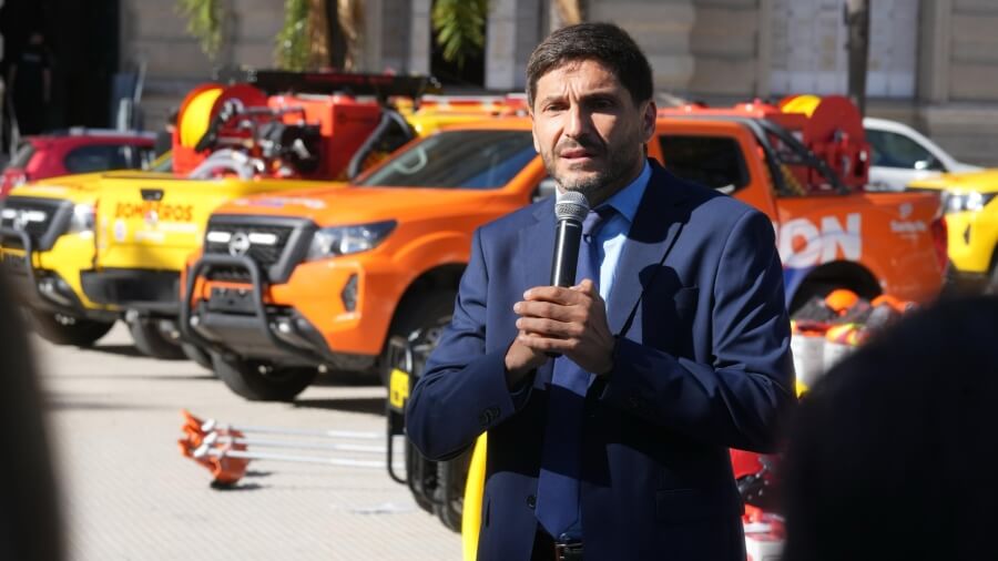 Equipamiento entregado a Bomberos Voluntarios para combatir incendios forestales en Santa Fe