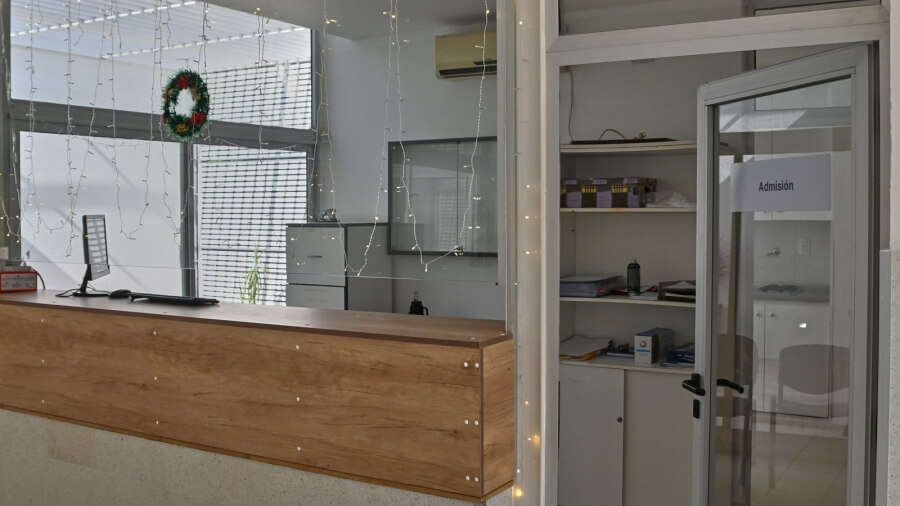 Área de recepción renovada del Centro de Salud del barrio Malabrigo