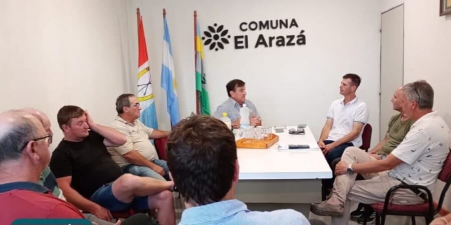 Reunión en las oficinas comunales entre José Luis Casalis y funcionarios de Vialidad Provincial, junto a integrantes del consorcio, por el mejorado de la Ruta Provincial 87