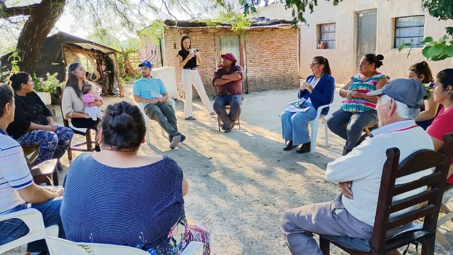 Presidentes comunales dialogando con productores locales en La Selva
