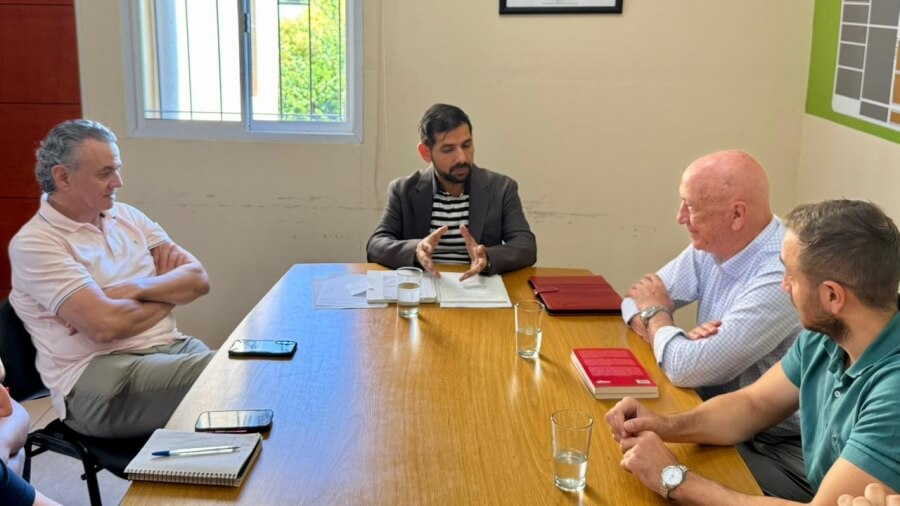 Encuentro de trabajo entre Iván Sánchez y Antonio Bonfatti en el municipio de Las Toscas