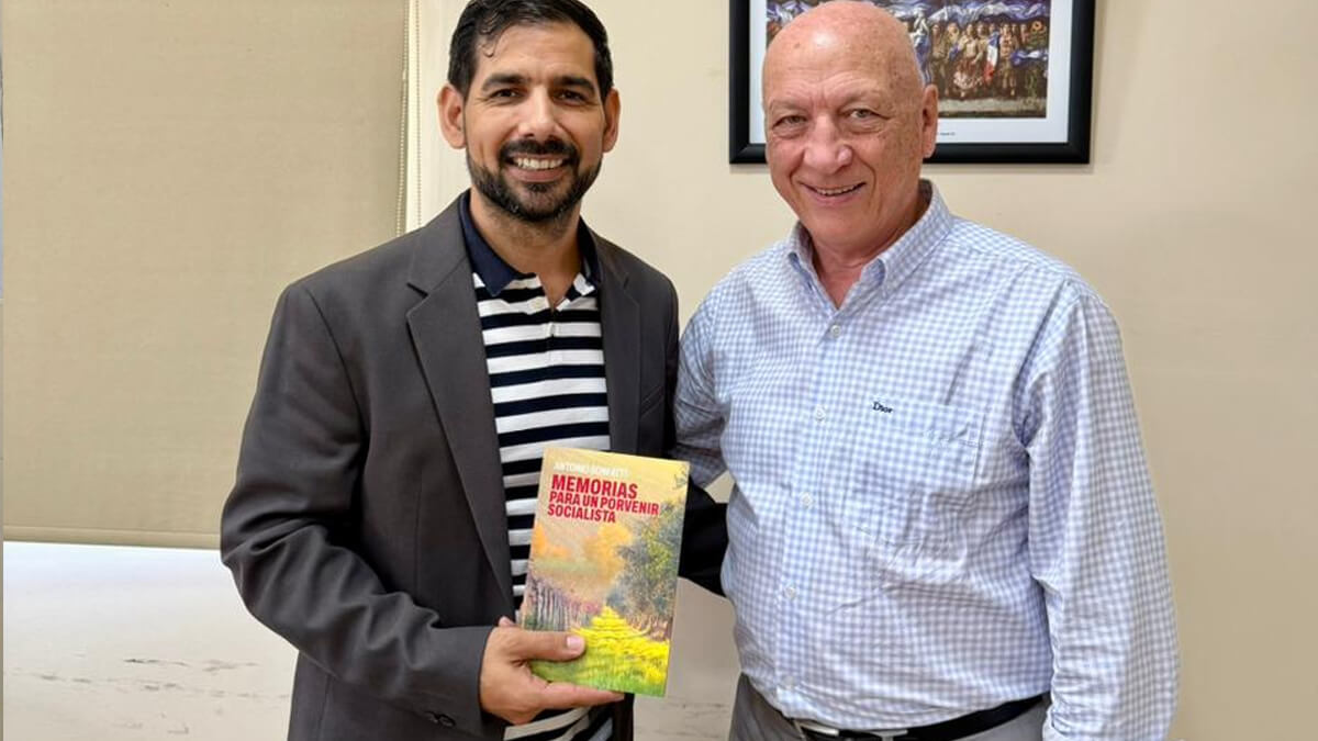 El intendente Iván Sánchez junto a Antonio Bonfatti durante la reunión institucional en Las Toscas