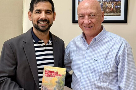 El intendente Iván Sánchez junto a Antonio Bonfatti durante la reunión institucional en Las Toscas