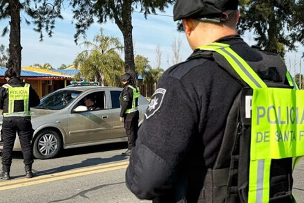Control policial en ruta provincial de Santa Fe durante operativo de seguridad y prevención