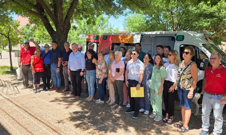Entrega de ambulancia en Hersilia