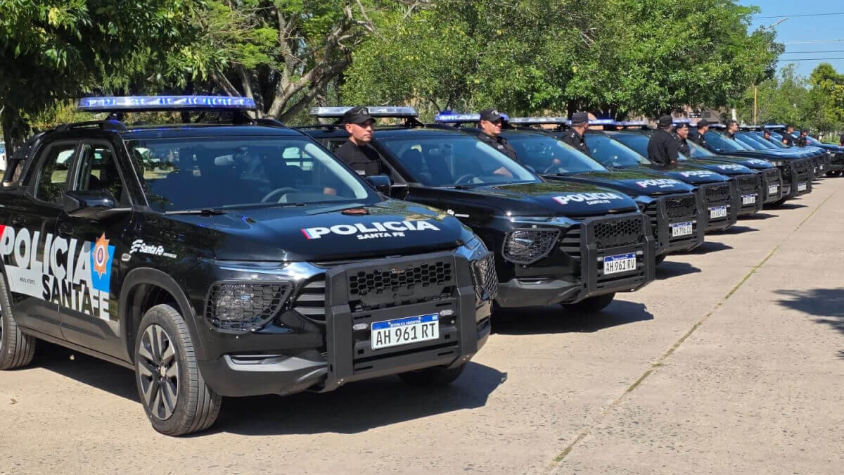 Nuevos móviles policiales fueron entregadas para diversas localidades del departamento San Cristóbal