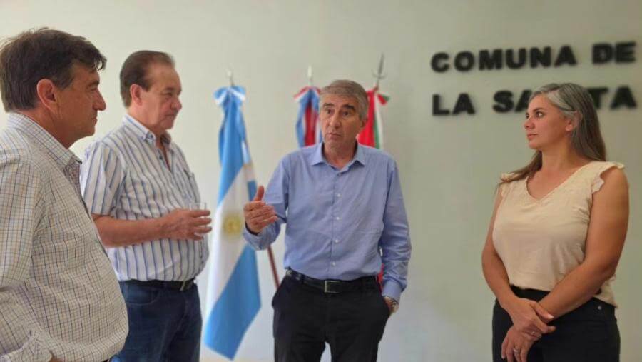 Diálogo entre el ministro Fabián Bastia, el senador Orfilio Marcón y los presidentes comunales de La Sarita y El Arazá