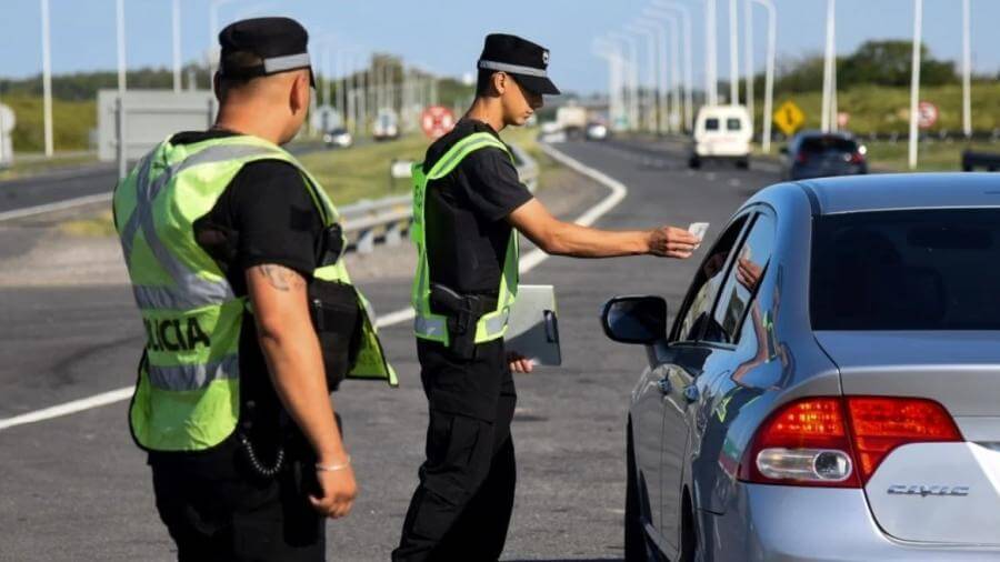 Control de tránsito en autopista: "Control de tránsito en autopista provincial de Santa Fe con prueba de alcoholemia y seguridad"