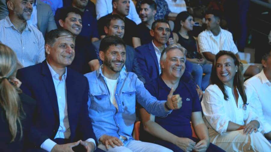 Pullaro y Llaryora en Cosquín durante el Festival Nacional de Folklore, gobernadores de Santa Fe y Córdoba