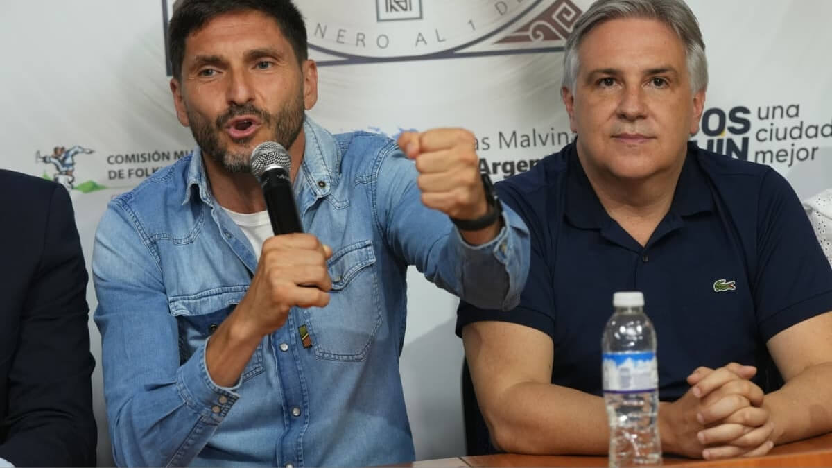 Pullaro y Llaryora brindan una conferencia de prensa en Cosquín