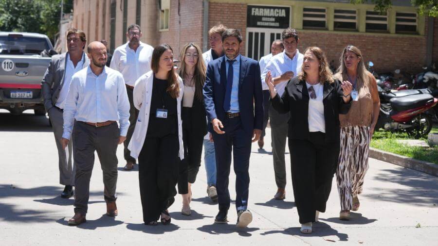 Pullaro y la ministra Ciancio recorren el Hospital Cullen junto a trabajadores del nosocomio