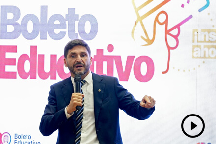 Pullaro presentando el Boleto Educativo 2026 en Santa Fe