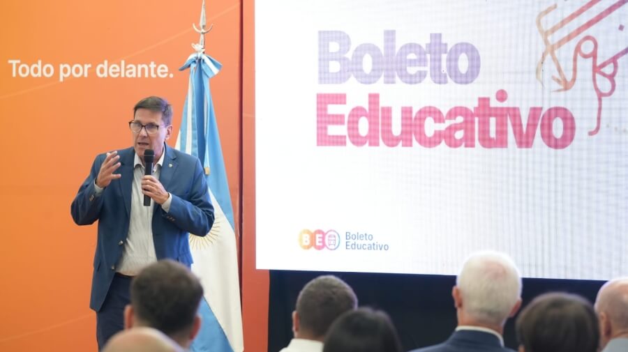 El ministro José Goity durante el acto de lanzamiento del Boleto Educativo 2026