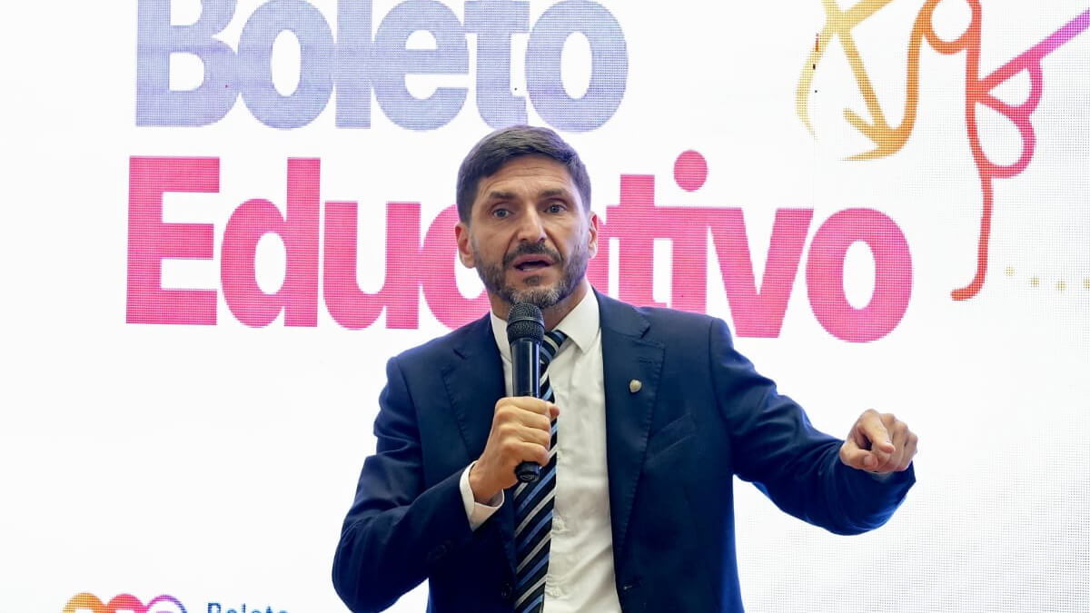 Pullaro presentando el Boleto Educativo 2026 en Santa Fe