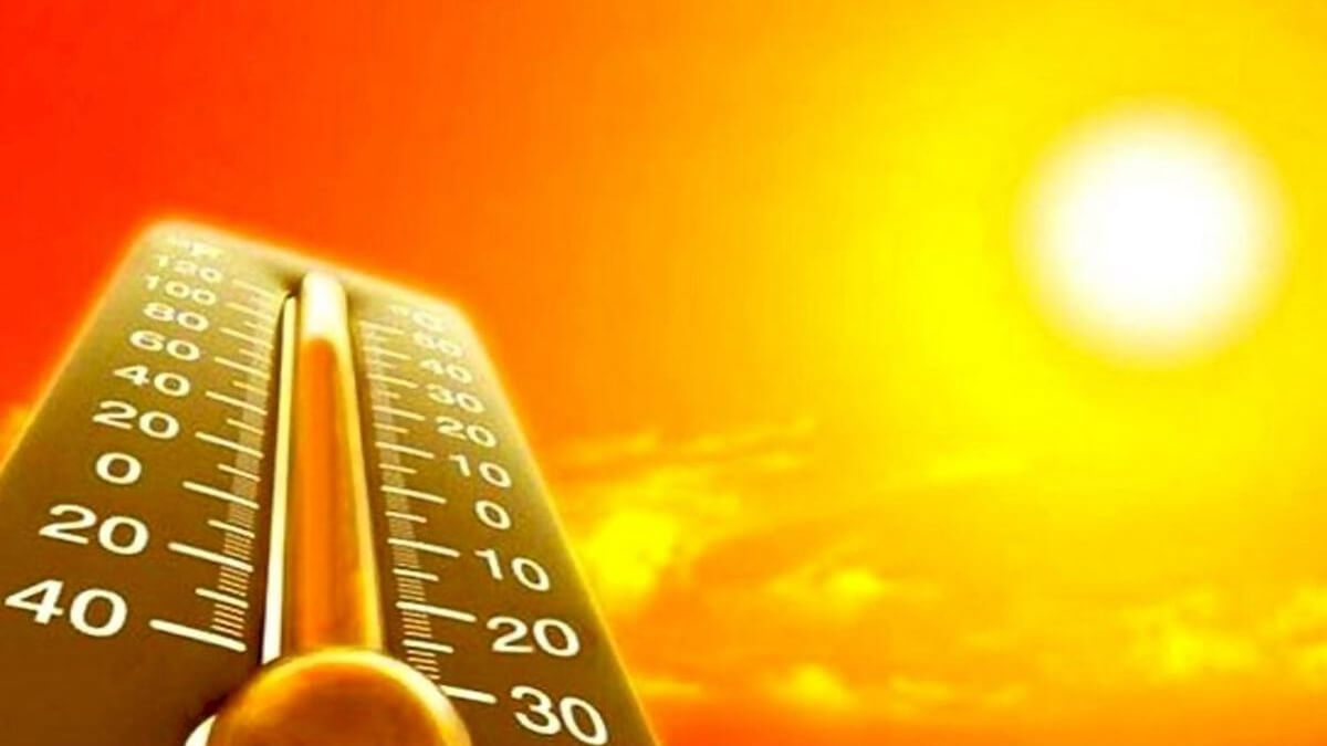 Termómetro marcando altas temperaturas bajo sol intenso durante ola de calor en Santa Fe.