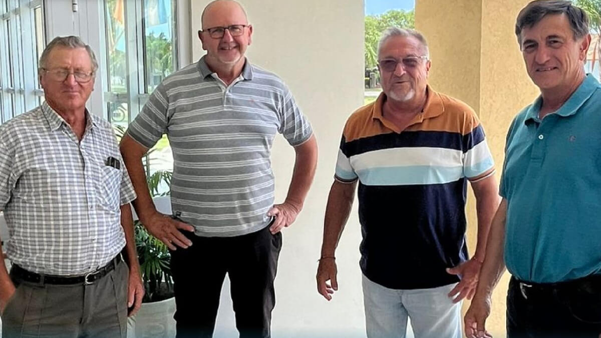 José Luis Casalis junto a Roberto Tion, Edgardo Cainelli y Abel Prez durante el encuentro por la Ruta Provincial 87-s