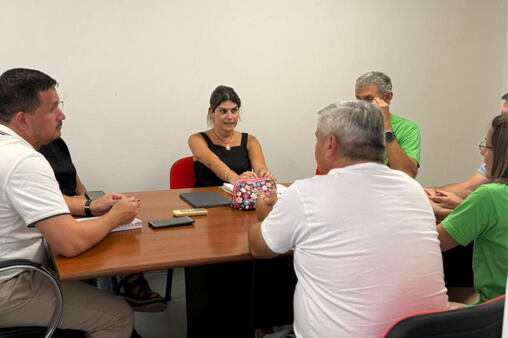 Diputada Charo Mancini reunida con integrantes de la Fundación Ignacio Delssin en Las Toscas por acciones solidarias de cáncer infantil.