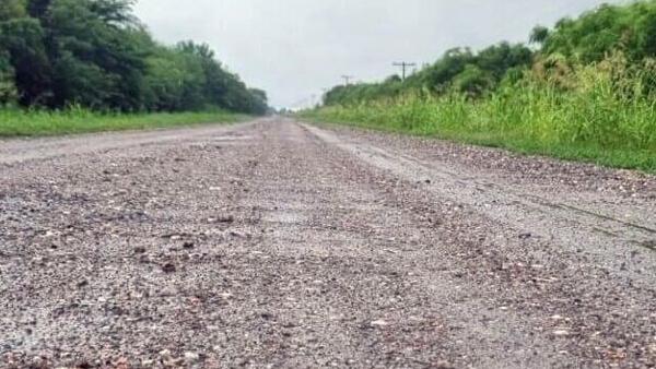 Camino rural con ripio en el departamento San Cristóbal financiado por el programa Caminos Productivos en Santa Fe