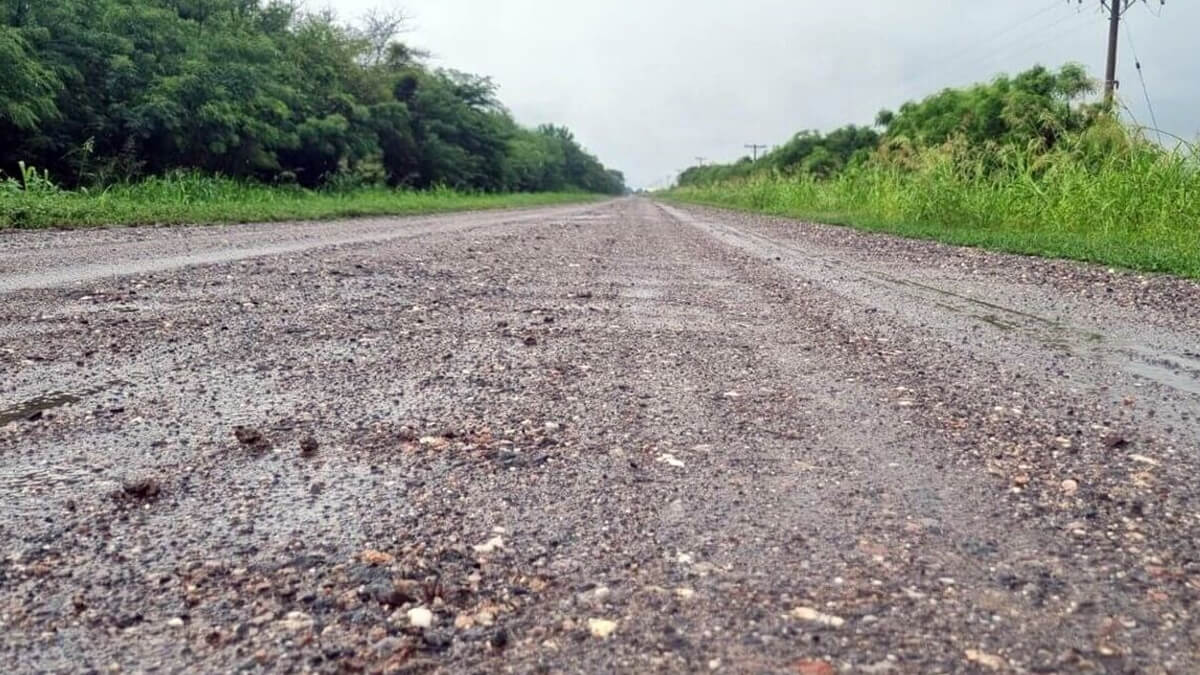 Camino rural con ripio en el departamento San Cristóbal financiado por el programa Caminos Productivos en Santa Fe
