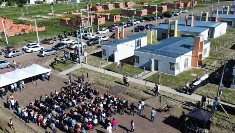 Entrega de las primeras 34 viviendas del Plan 5254 en Reconquista