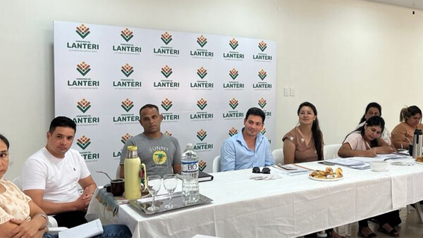 Encuentro multisectorial en Lanteri encabezado por el presidente comunal Williams Sandrigo para tratar temas sociales prioritarios.
