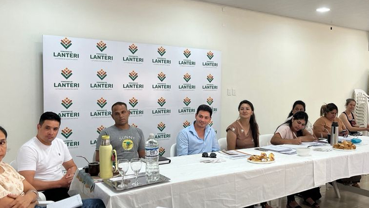 Encuentro multisectorial en Lanteri encabezado por el presidente comunal Williams Sandrigo para tratar temas sociales prioritarios.