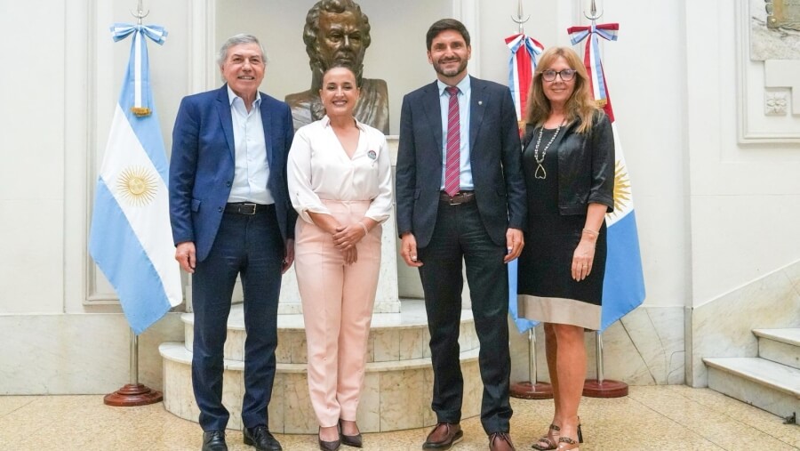 Autoridades provinciales en el acto de apertura de sobres del Acueducto Santa Fe Córdoba en Casa de Gobierno