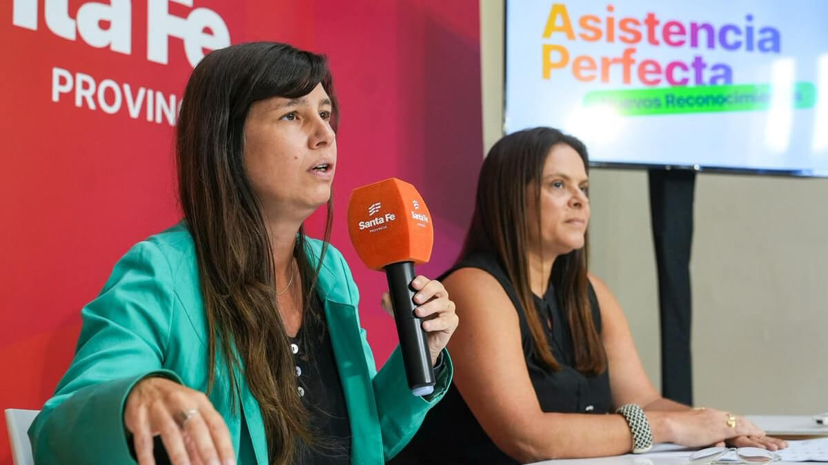 Docentes de Santa Fe reciben presentación de premio especial Asistencia Perfecta por continuidad escolar