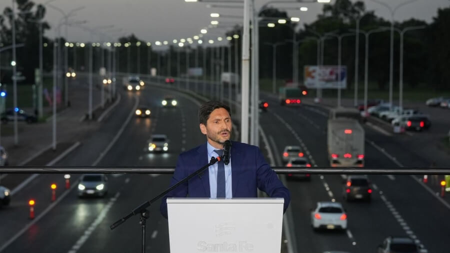 maximiliano pullaro durante su discurso en la inauguración del tercer carril de la autopista rosario santa fe