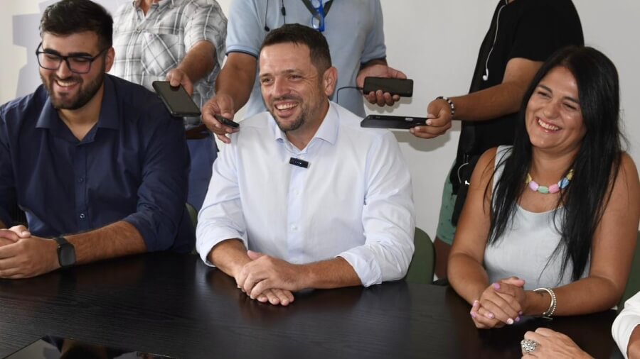 Intendente Gonzalo Braidot durante la conferencia de prensa en Avellaneda anunciando los cambios en el Gabinete municipal y en el Concejo Municipal