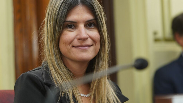 Charo Mancini diputada provincial durante la aprobación de pliegos para renovar la Corte Suprema de Santa Fe