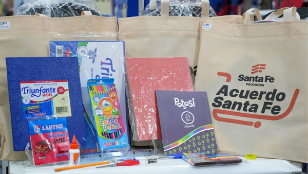kit escolar programa Acuerdo Santa Fe útiles mochila cuadernos inicio ciclo lectivo Santa Fe