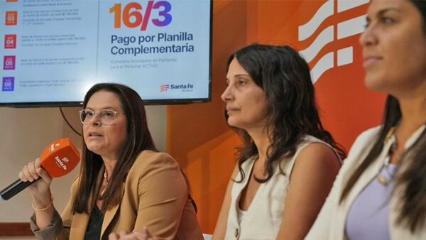 Funcionarias del Gobierno de Santa Fe anuncian cronograma de pago de febrero a empleados públicos en conferencia