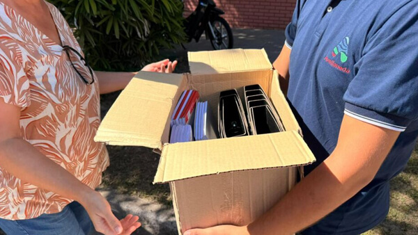 Entrega de kits escolares en Avellaneda con útiles para estudiantes de nivel primario y secundario