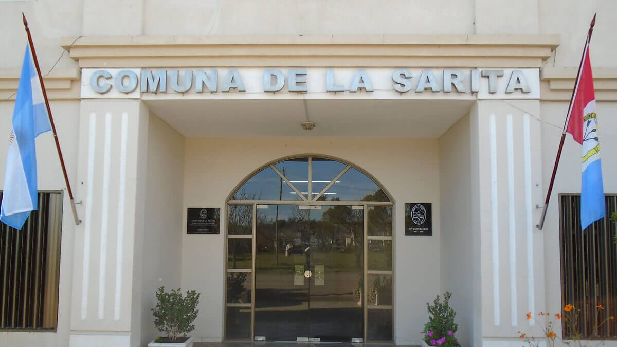Frente del edificio comunal de La Sarita, donde se implementa plan de pago de deuda histórica de Tasa Rural y DReI