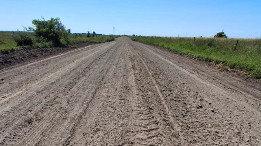 Camino rural de Las Garzas luego de las tareas de mantenimiento y mejora