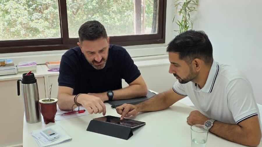 Sánchez junto al ministro Enrique Estévez por gestión ambiental y saneamiento del arroyo en Las Toscas