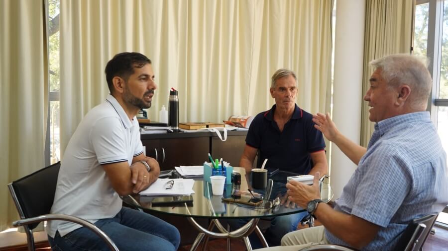 Sánchez reunido con funcionarios de Vialidad Provincial por obras viales en Las Toscas