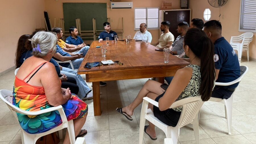 reunión institucional entre municipio de Las Toscas y bomberos voluntarios durante el encuentro