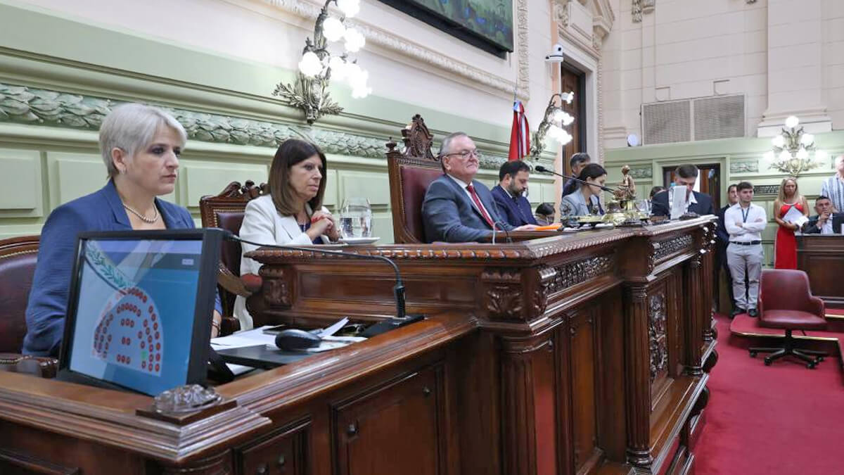 Mesa principal Asamblea Legislativa presidida por Felipe Michlig en el Senado de Santa Fe
