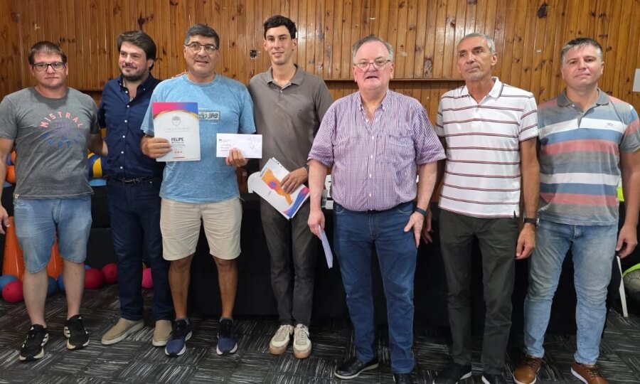 entrega de aportes económicos a clubes e instituciones sociales encabezada por Felipe Michlig en San Cristóbal