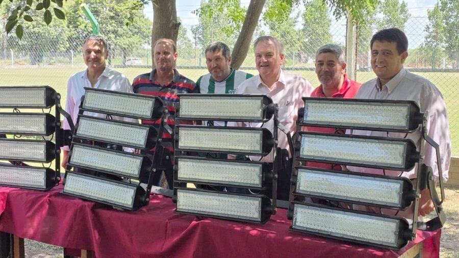 Michlig entrega columnas de iluminación al Club Unión Palacios